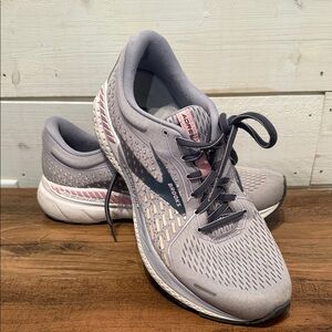 Brooks Women's Athletic Shoes in Gray and Pink
